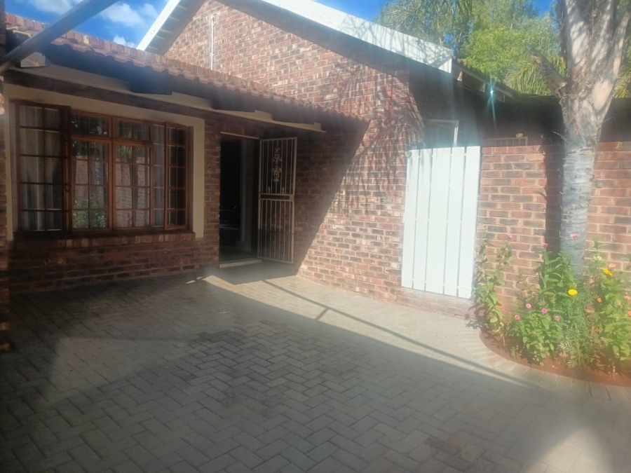 3 Bedroom Property for Sale in Rhodesdene Northern Cape